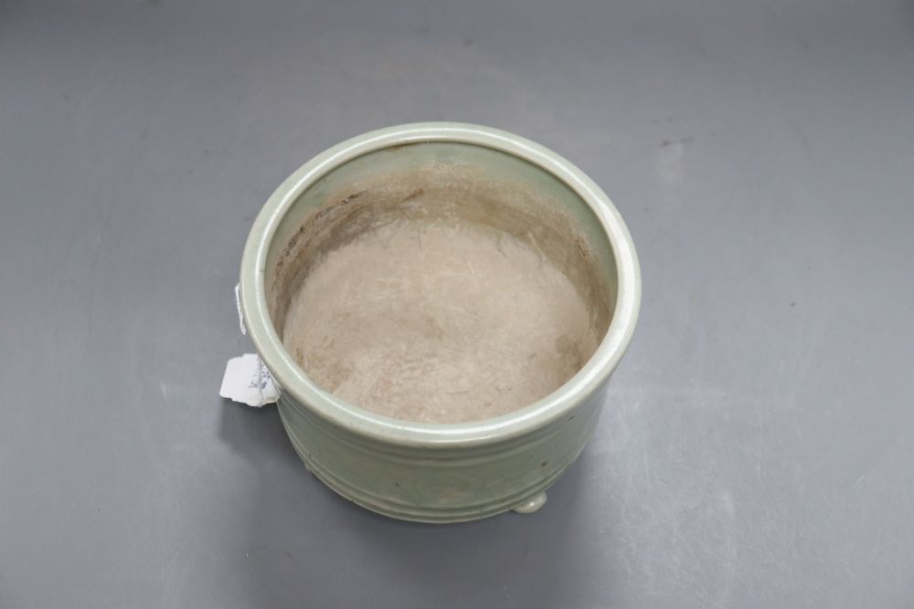 A Chinese celadon jar, height 11cm